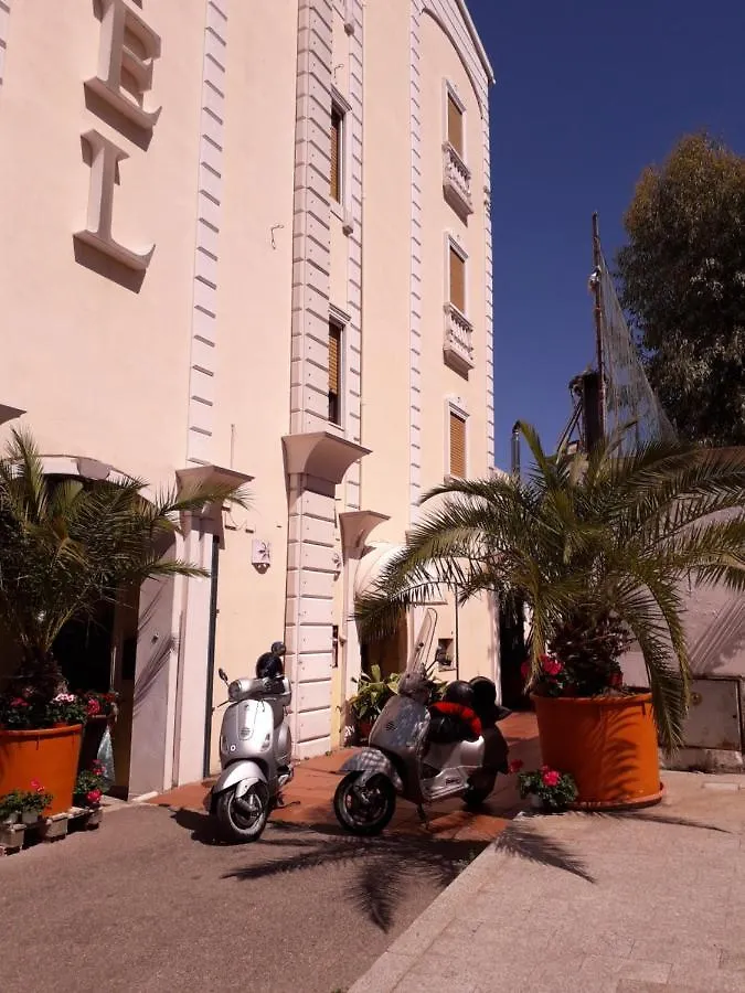 Hotel Villarosa Con Vespa Rent Sarroch